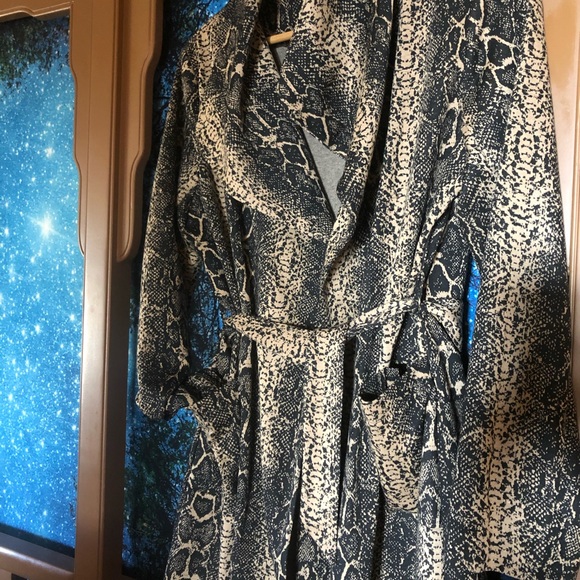 Snake Print Trench Coat NWOT - Picture 6 of 6